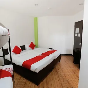 2* Hotel Oyo 214 Elles House